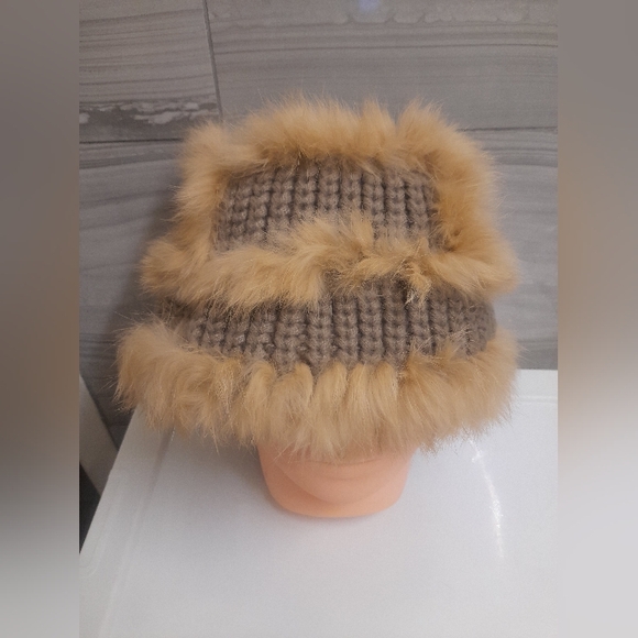 Danier Rabbit Fur Wool Blend Hat O/S - Picture 1 of 7